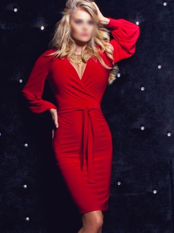 Полина Соблазнительная Брюнетка